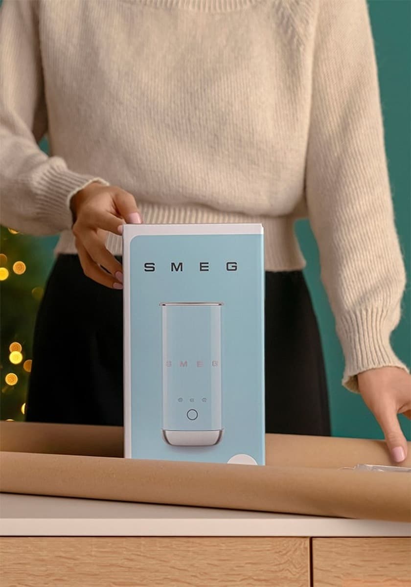 Spieniacz do mleka Smeg MFF02BLEU 3 funkcje 500 W czarny